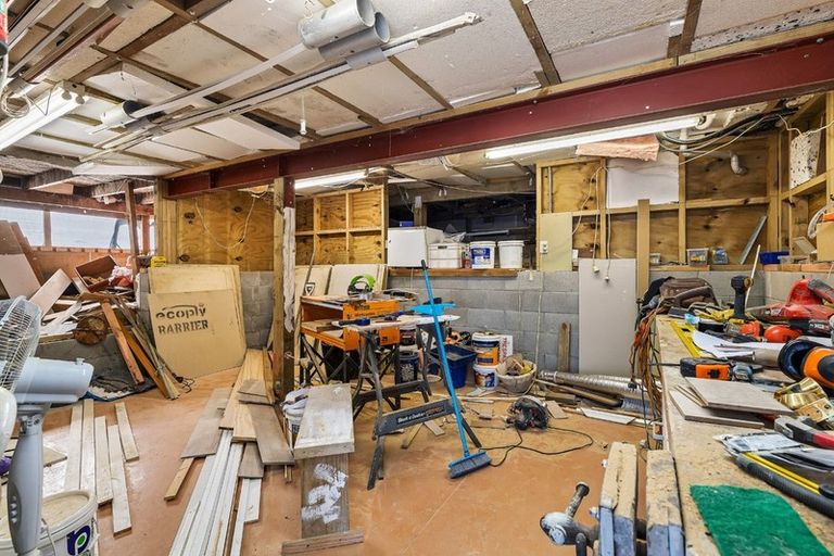 Photo of property in 2/24 Lambrown Drive, Totara Vale, Auckland, 0629