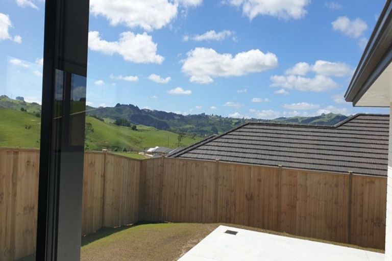 Photo of property in 10 James Elliot Way, Pokeno, 2402