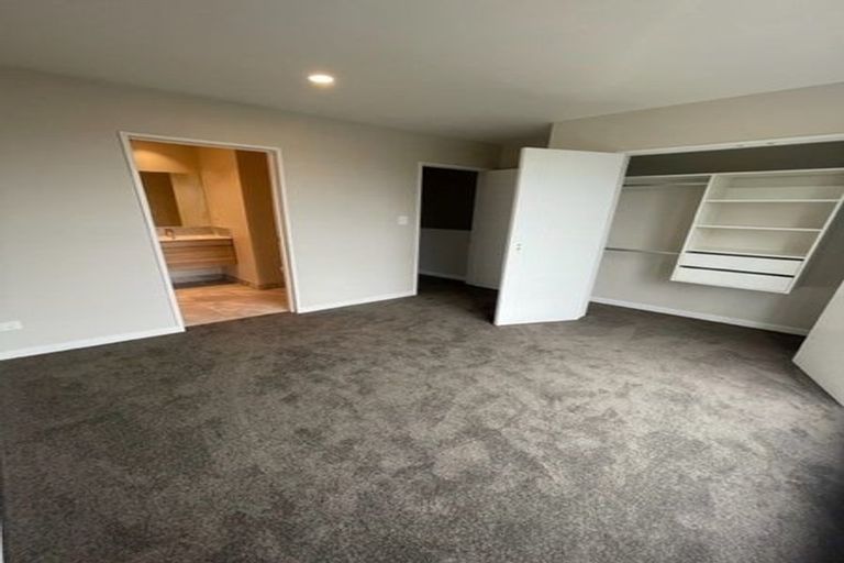 Photo of property in 2/58 Te Atatu Road, Te Atatu South, Auckland, 0610