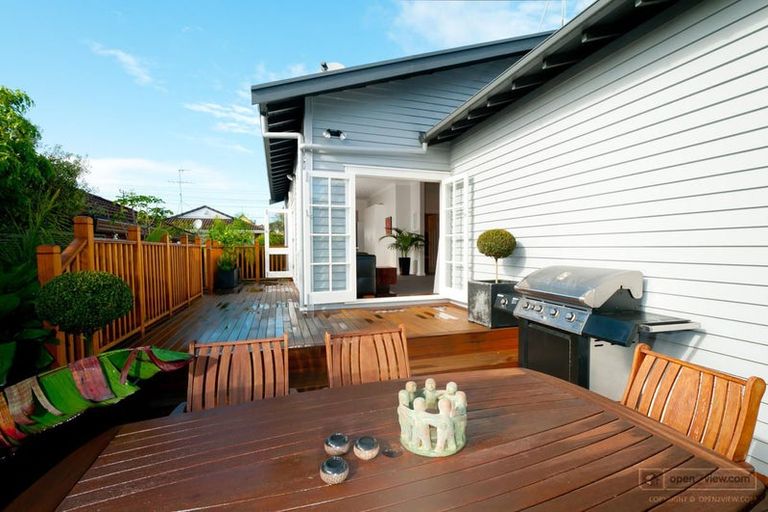 Photo of property in 1/3 Alma Road, Milford, Auckland, 0620