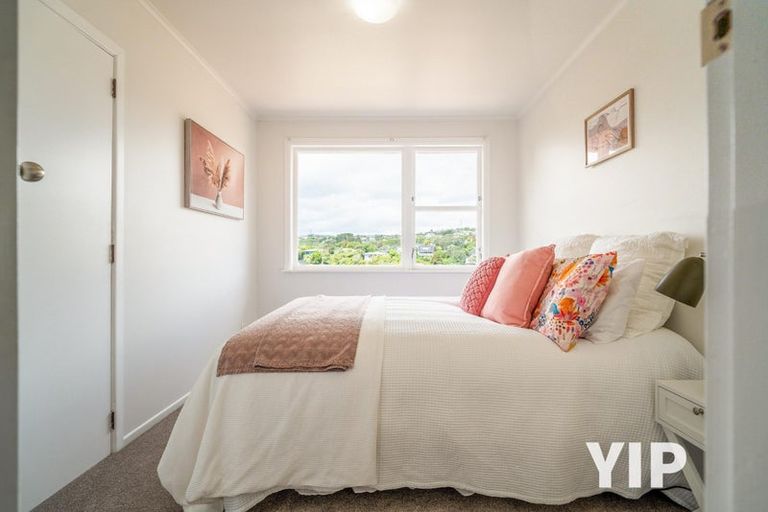 Photo of property in 10 Stella Grove, Newlands, Wellington, 6037