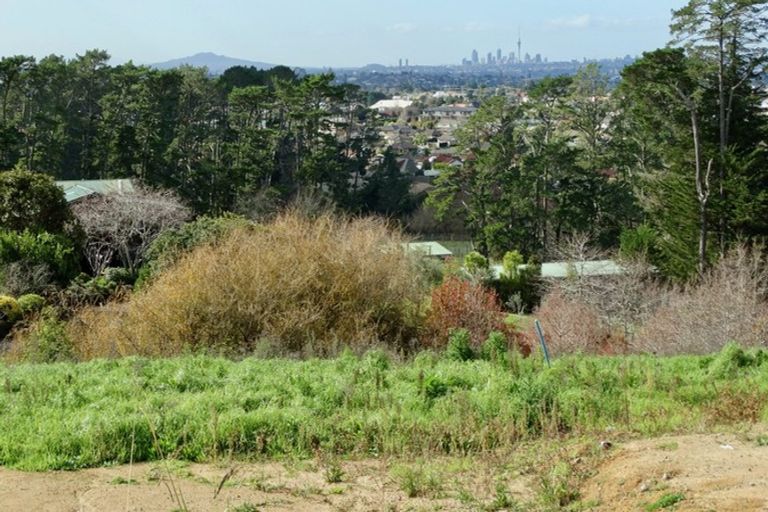 Photo of property in 85e Lake Panorama Drive, Henderson Valley, Auckland, 0614