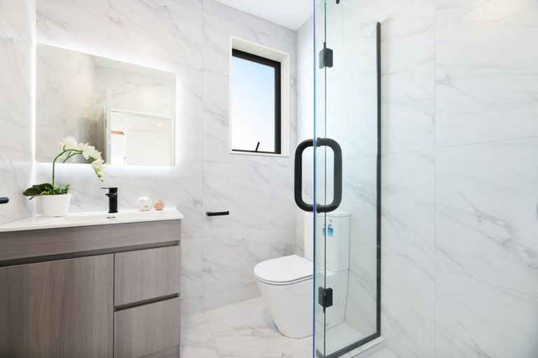 Photo of property in 17e Ranch Avenue, Beach Haven, Auckland, 0626