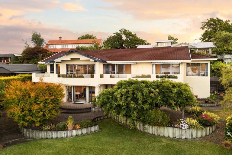 Photo of property in 76 Lake Crescent, Hamilton Lake, Hamilton, 3204