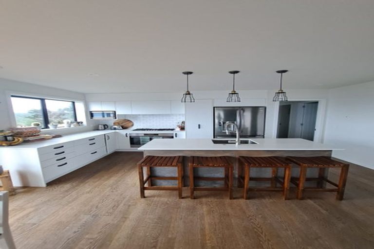 Photo of property in 16 Piper Way, Newlands, Wellington, 6037