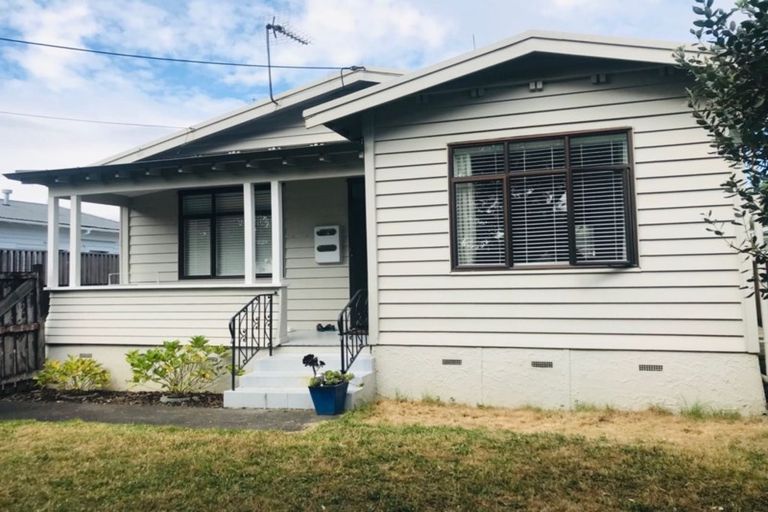 Photo of property in 12 Walmer Road, Point Chevalier, Auckland, 1022
