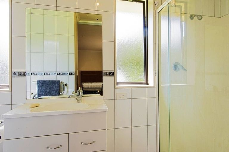 Photo of property in 4 Curlew Place, One Tree Point, 0118