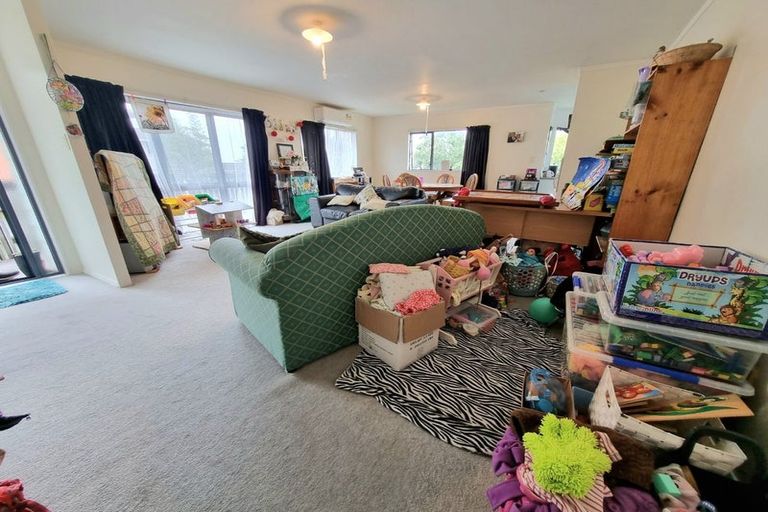 Photo of property in 3/21 Te Atatu Road, Te Atatu South, Auckland, 0610