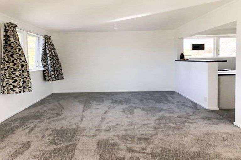 Photo of property in 35 Takapu Street, Henderson, Auckland, 0612