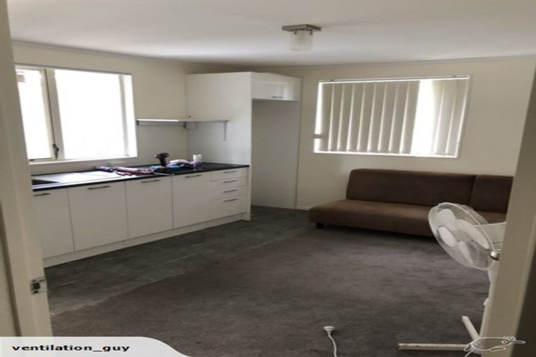 Photo of property in 33 Hewlett Road, Massey, Auckland, 0614