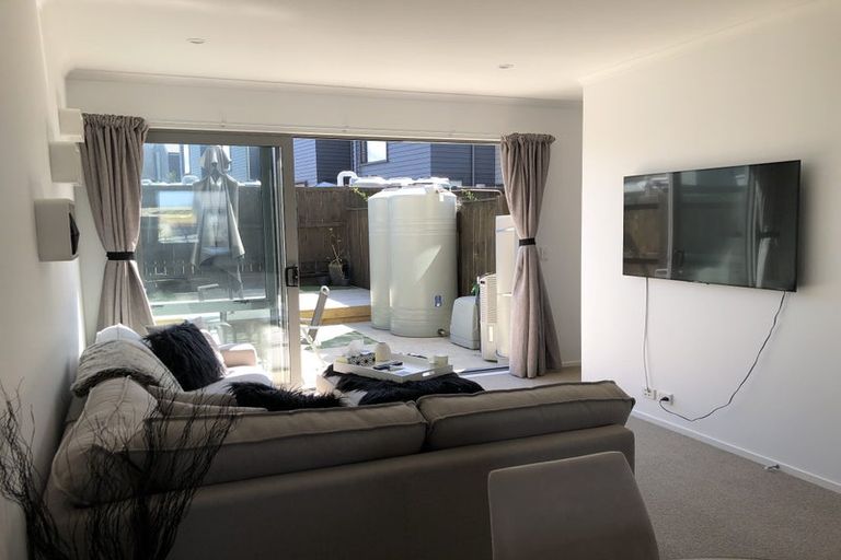 Photo of property in 16 Shelduck Way, Hobsonville, Auckland, 0616