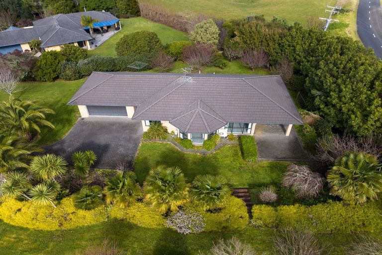 Photo of property in 10 Gleaming Place, Waiuku, 2123