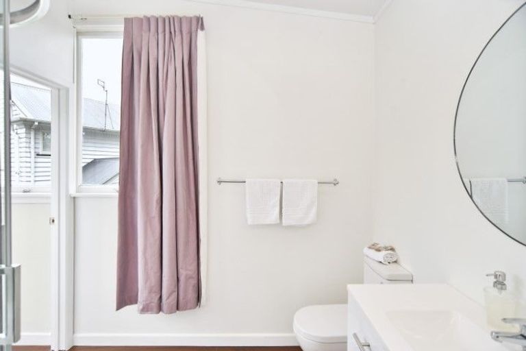 Photo of property in 6 Medbury Terrace, Fendalton, Christchurch, 8041