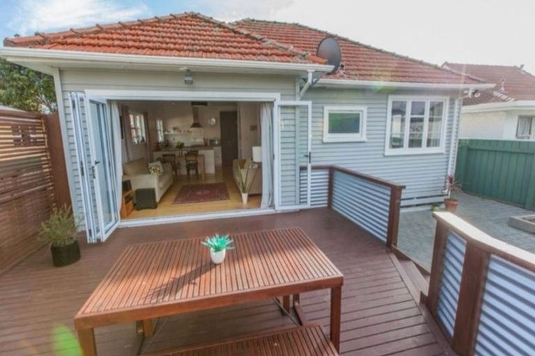 Photo of property in 31 Vincent Street, Waterloo, Lower Hutt, 5011