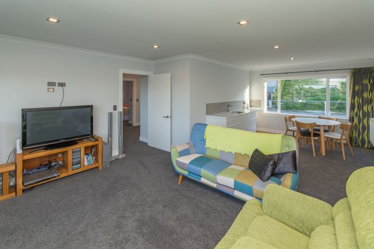 Photo of property in 6 Rushden Rise, Westmorland, Christchurch, 8025