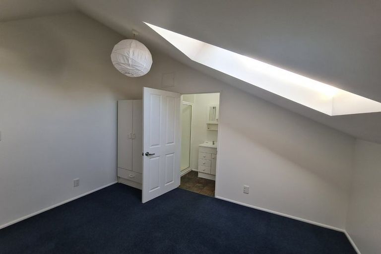 Photo of property in 2/7 Division Street, Riccarton, Christchurch, 8041