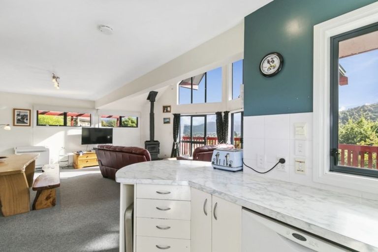 Photo of property in 2b Swainson Street, Naenae, Lower Hutt, 5011