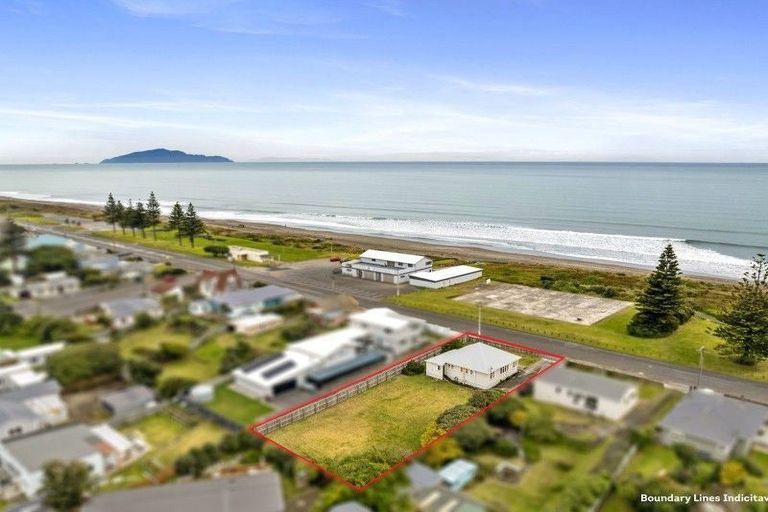 Photo of property in 38 Marine Parade, Otaki Beach, Otaki, 5512