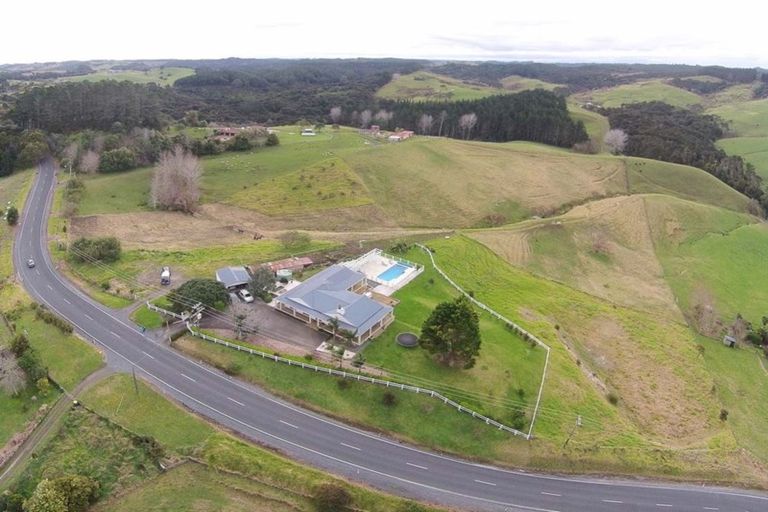 Photo of property in 118 Upper Orewa Road, Wainui, Silverdale, 0992