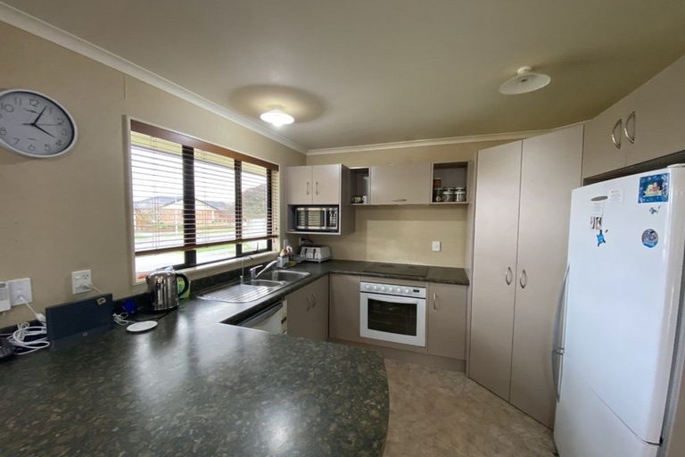 Photo of property in 8 Boston Parade, Kelvin Grove, Palmerston North, 4414