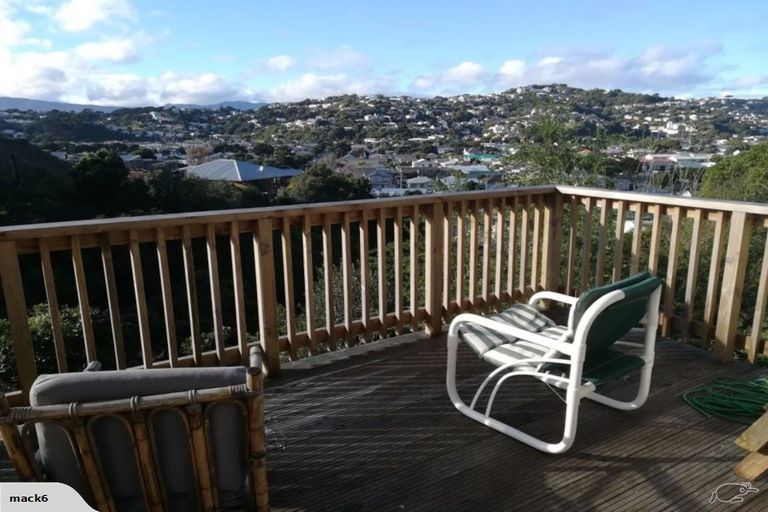Photo of property in 82 Maupuia Road, Maupuia, Wellington, 6022