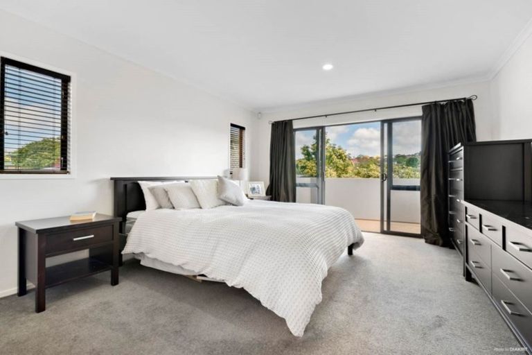 Photo of property in 83 Marina View Drive, West Harbour, Auckland, 0618