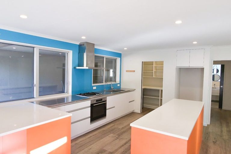 Photo of property in 22 Alexander Street, Waikanae, 5036