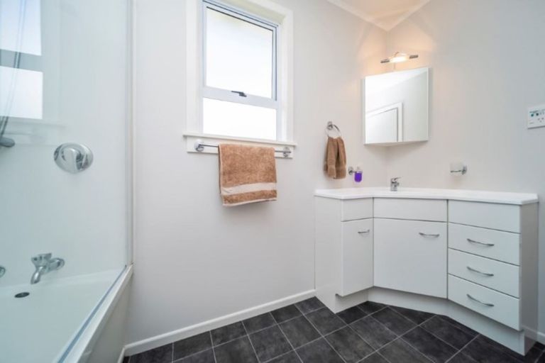 Photo of property in 14 Cowling Road, Hurdon, New Plymouth, 4310