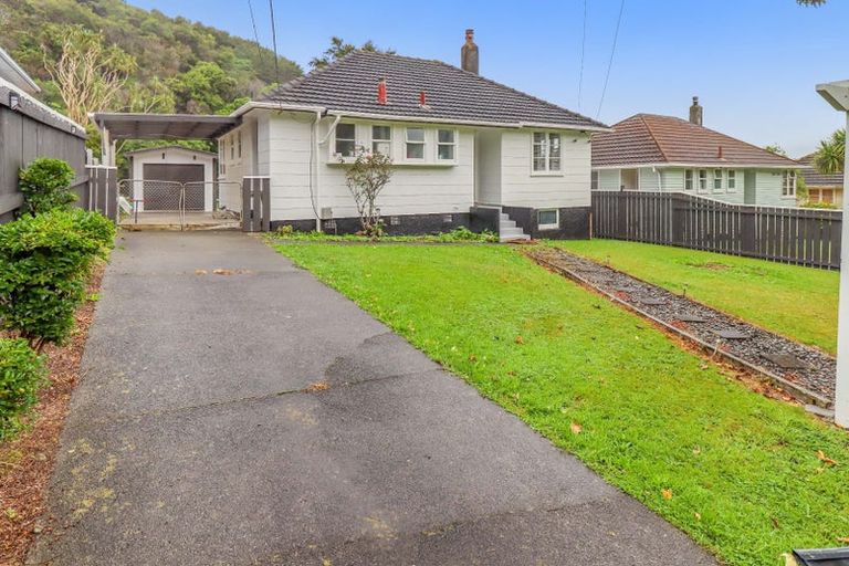 Photo of property in 17 Boyd Grove, Naenae, Lower Hutt, 5011