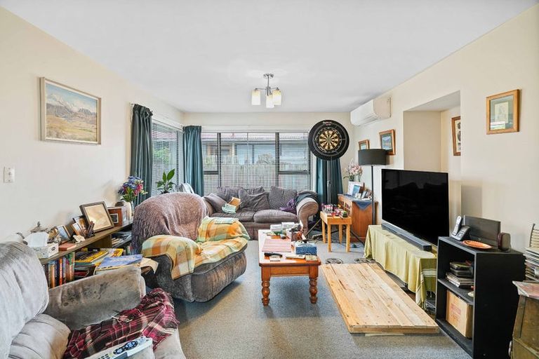 Photo of property in 6 Skerten Avenue, Hornby, Christchurch, 8042