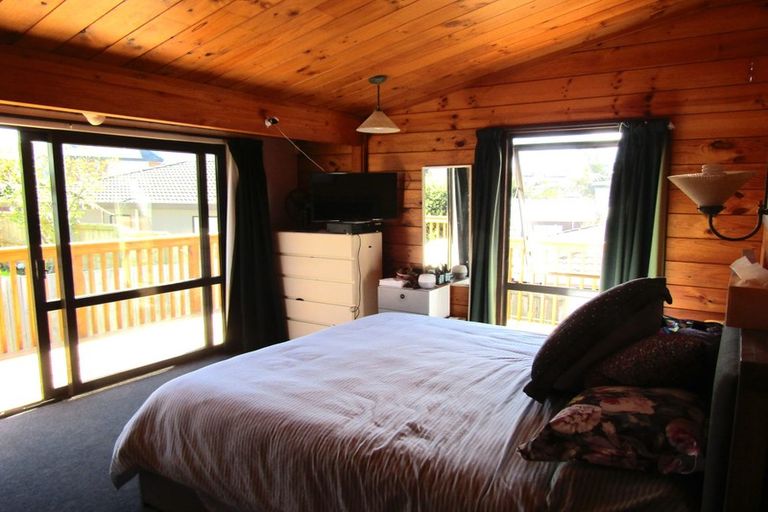 Photo of property in 22 Marina View Drive, West Harbour, Auckland, 0618