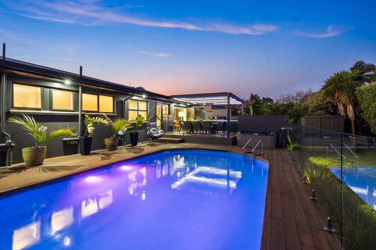 Photo of property in 16 Clyside Avenue, Half Moon Bay, Auckland, 2012