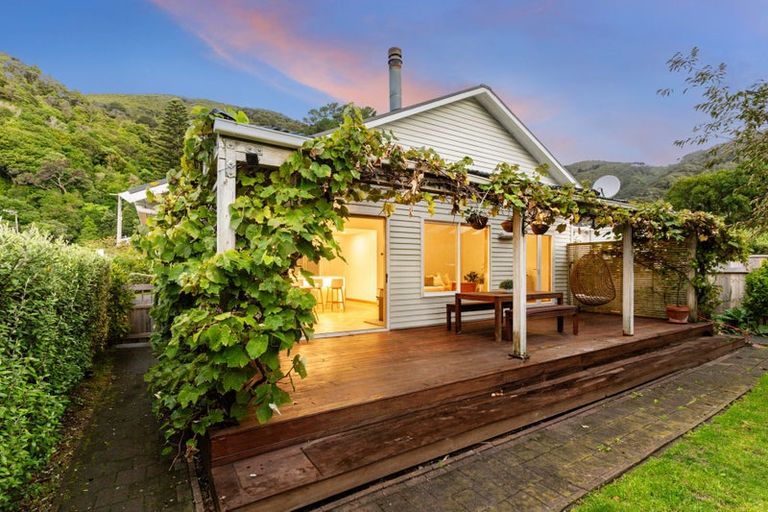 Photo of property in 254 Muritai Road, Eastbourne, Lower Hutt, 5013