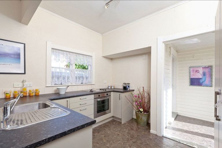 Photo of property in 12 Nikau Street, New Lynn, Auckland, 0600