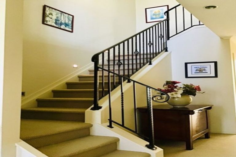 Photo of property in 14 Bridgefield Crescent, Flat Bush, Auckland, 2016