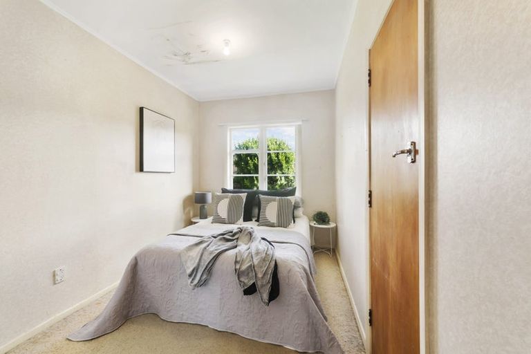 Photo of property in 4 Bracken Road, Newlands, Wellington, 6037