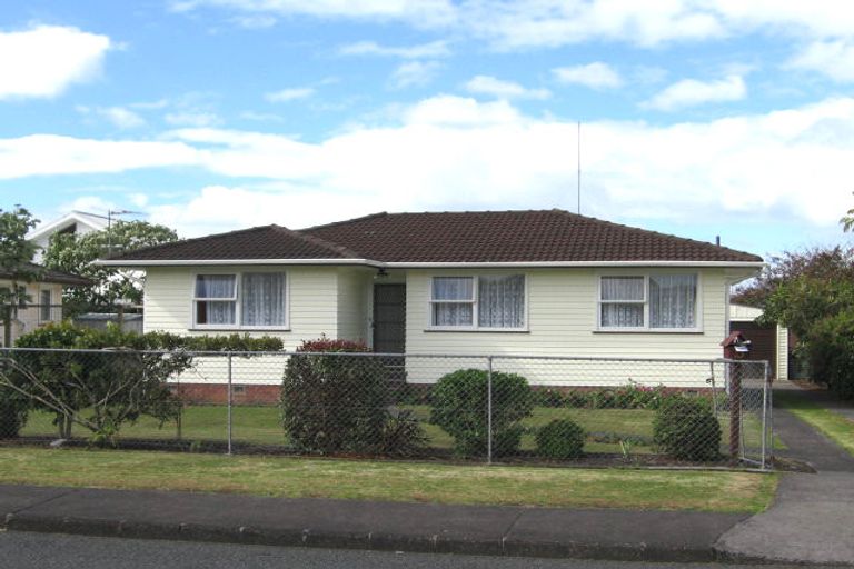 Photo of property in 3 Kaumatua Place, Te Atatu Peninsula, Auckland, 0610