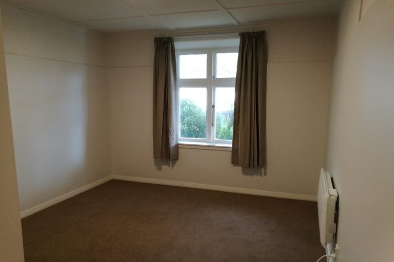 Photo of property in 2 Harland Street, Brooklyn, Wellington, 6021