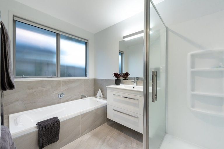 Photo of property in 138 Puhirake Crescent, Pyes Pa, Tauranga, 3112