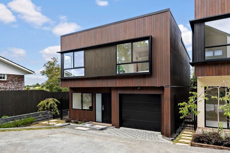 Photo of property in 11d Rene Place, Sunnyhills, Auckland, 2010