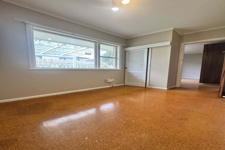 Photo of property in 25 Ellesmere Crescent, Pakuranga Heights, Auckland, 2010