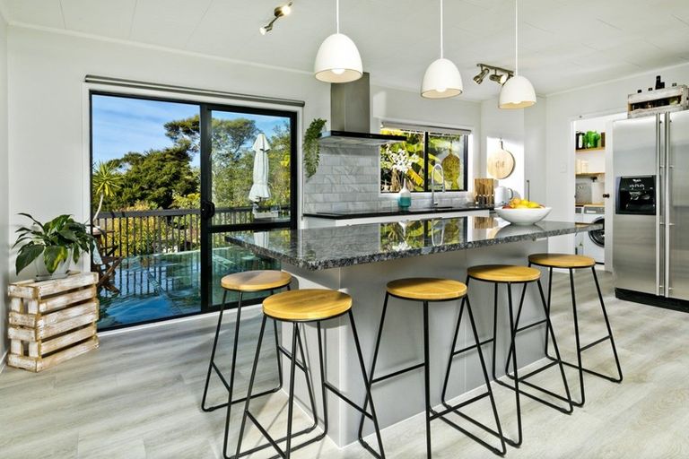 Photo of property in 2/4 Kupari Place, Totara Vale, Auckland, 0629