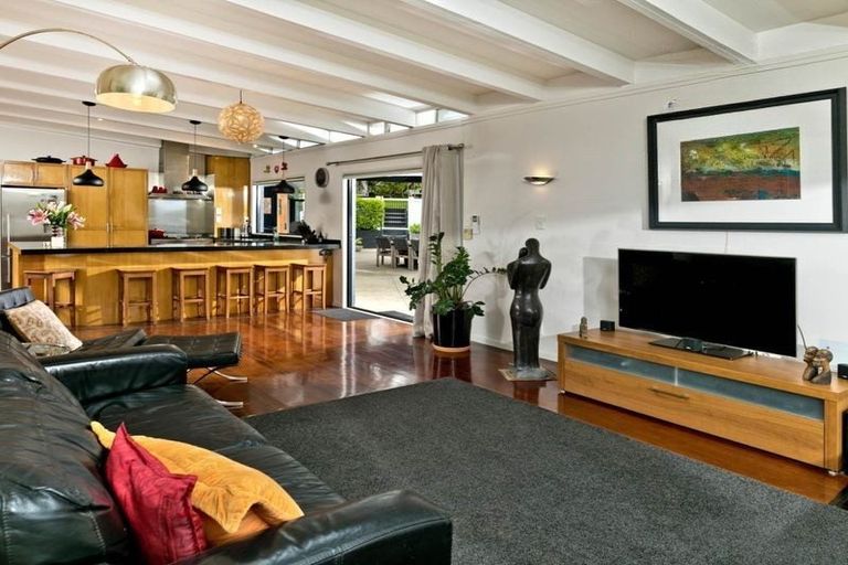 Photo of property in 53a Greenhithe Road, Greenhithe, Auckland, 0632