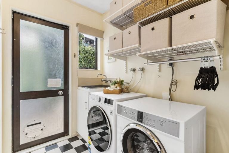 Photo of property in 1/32 Tree View Avenue, Glenfield, Auckland, 0629