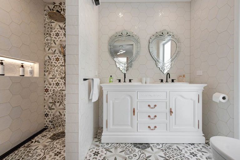 Photo of property in 27 Cromwell Point, Newlands, Wellington, 6037