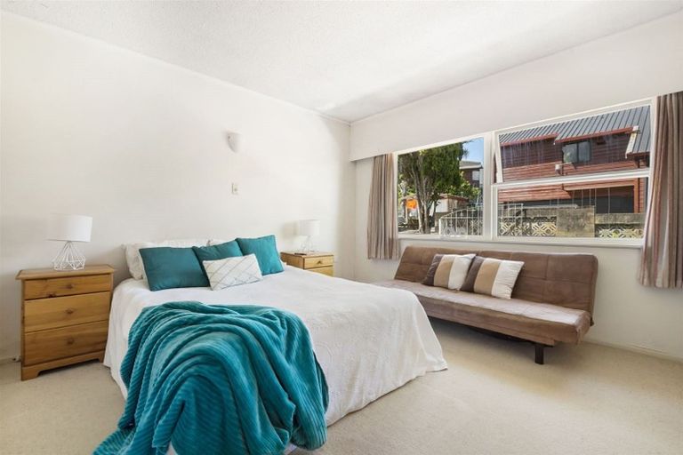 Photo of property in 115 Sunset Road, Totara Vale, Auckland, 0632