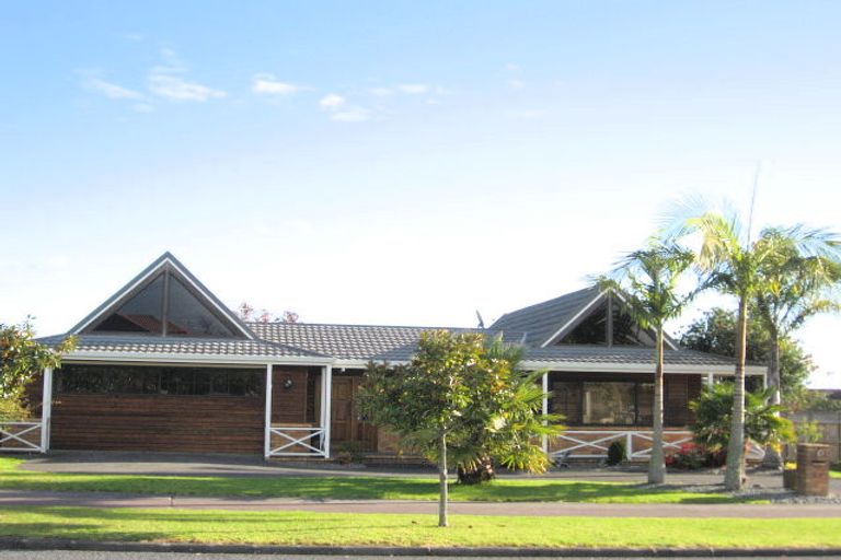 Photo of property in 24 Charles Prevost Drive, The Gardens, Auckland, 2105