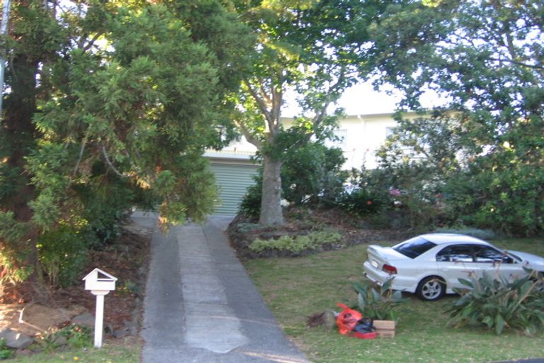 Photo of property in 10 Cheryl Place, Hillcrest, Auckland, 0627