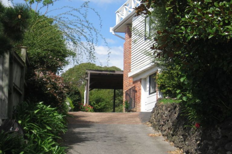 Photo of property in 2/114 Browns Bay Road, Rothesay Bay, Auckland, 0630