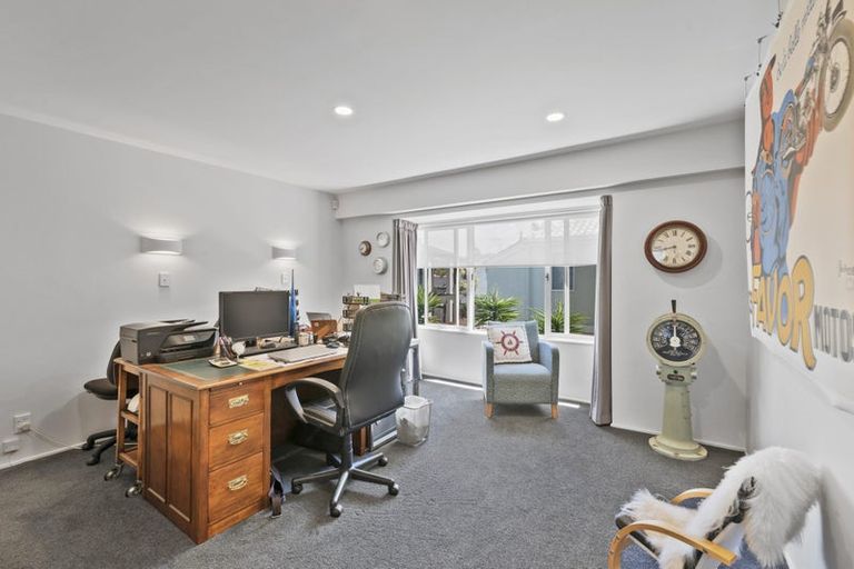 Photo of property in 5a Craig Road, Milford, Auckland, 0620